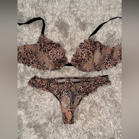 Victoria's Secret Other - Victoria's Secret Animal Lace Embroidered Bra with matching Thong 36C/M